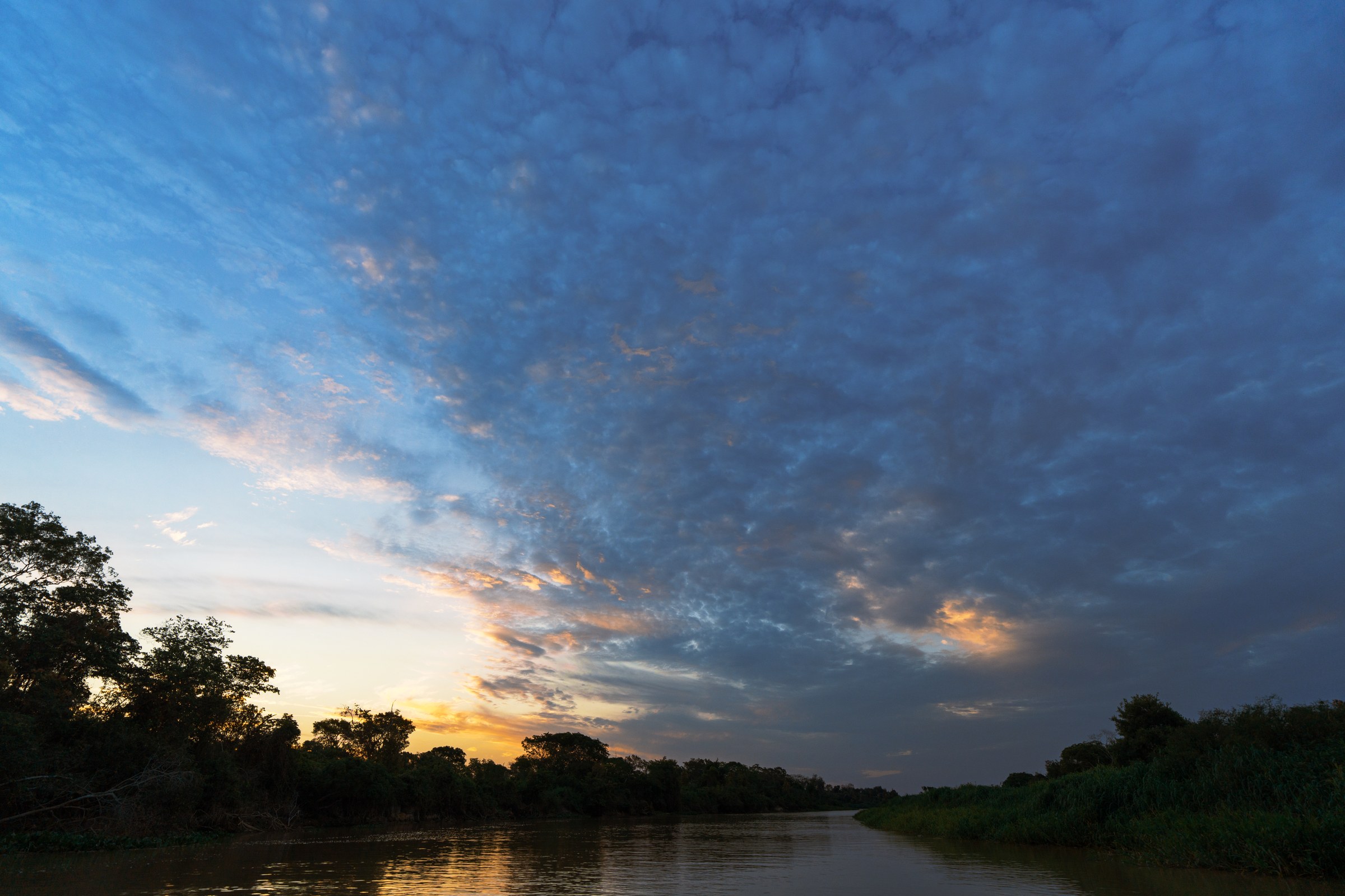 Atardecer en el río Cuiabá